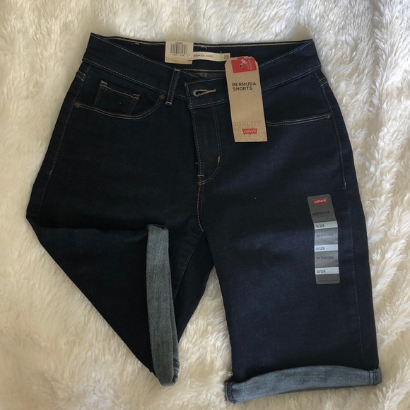 Levi Shorts - Picture 5 of 8